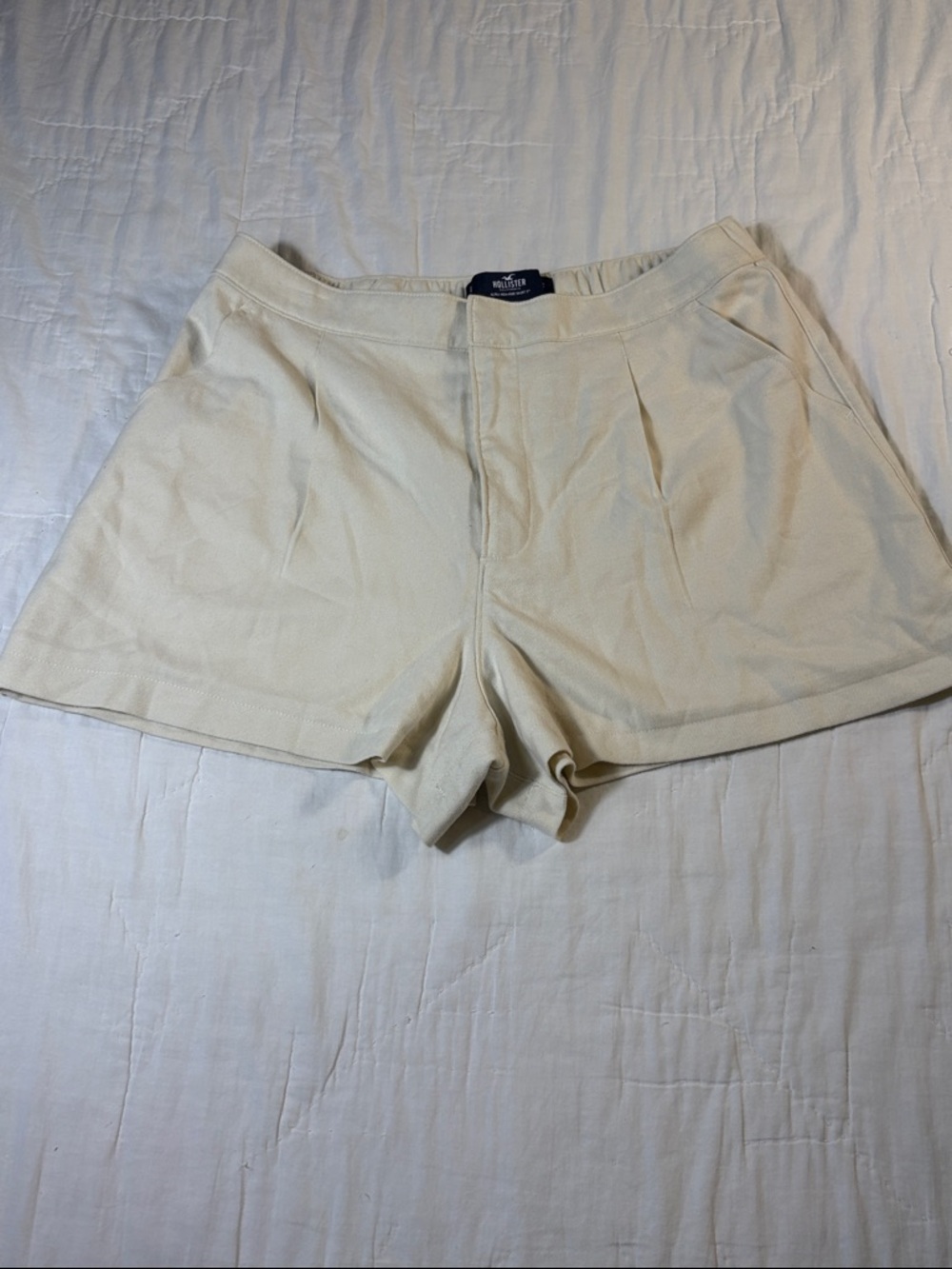 NWT Hollister Shorts Womens Large Cream High Rise Pleated Wide Leg Beige New